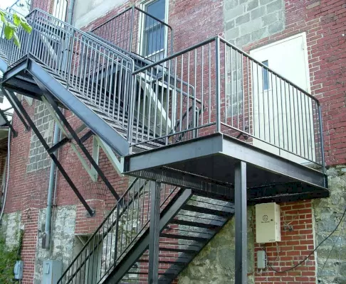 Уличная металлическая лестница №13