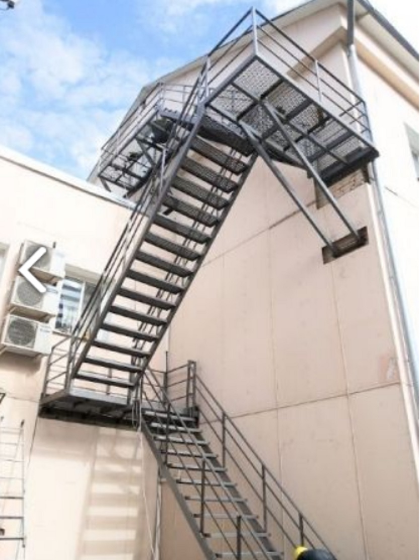 Уличная металлическая лестница №6