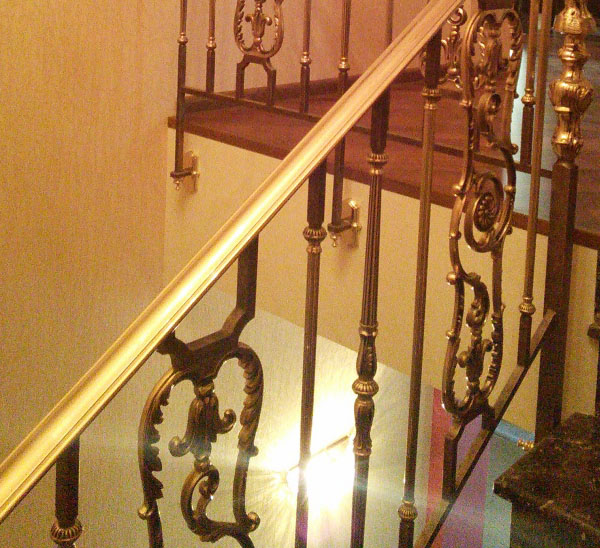 Вертикальные перила для лестницы