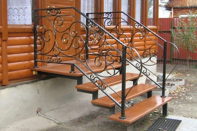 Элементы ограждения лестниц из метала и дерева в компании Купи Лестницу. Москва