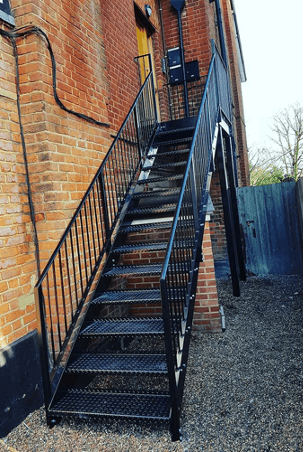 Лестницы на металлическом каркасе
