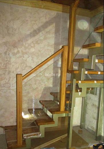 Лестница для дома с забежными ступенями на двойном косоуре№1
