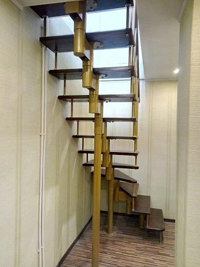 Модульная лестница с забежными ступенями №1