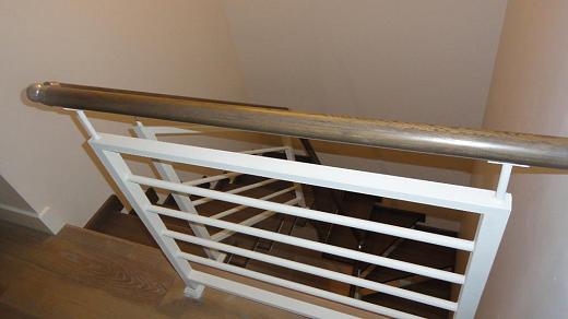 Лестница из лиственницы со сварными периллами ЛВ №7