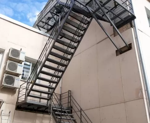 Металлическая эвакуационная лестница №4