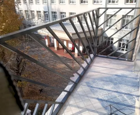 Ограждение балкона из металла №1