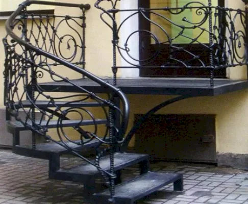 Уличная металлическая лестница №4