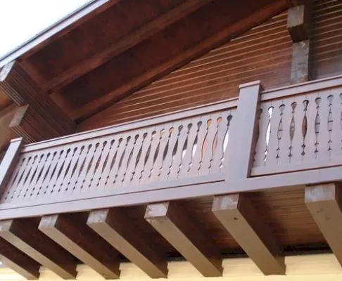 Балюстрада из дерева для ограждения балкона №2