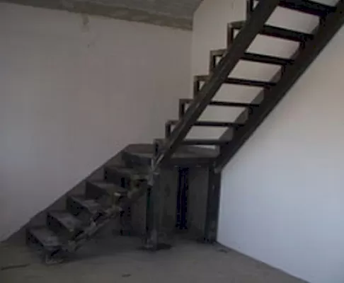 Лестница сварная с платформой №1